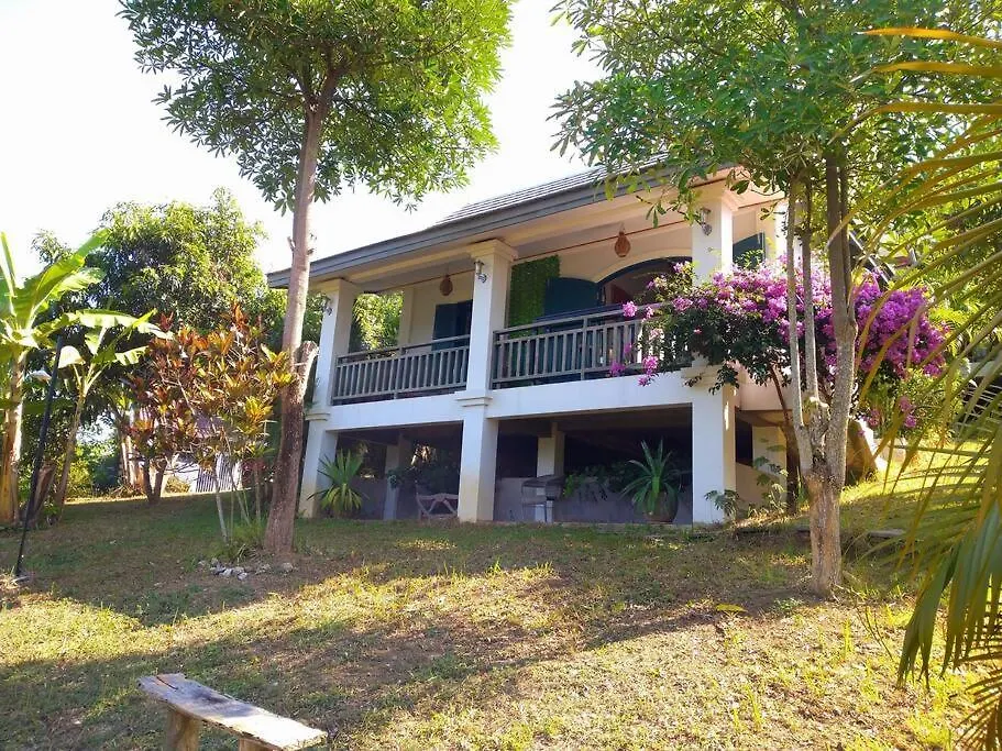 Cosy, Lux Hilltop Hideaway ! location